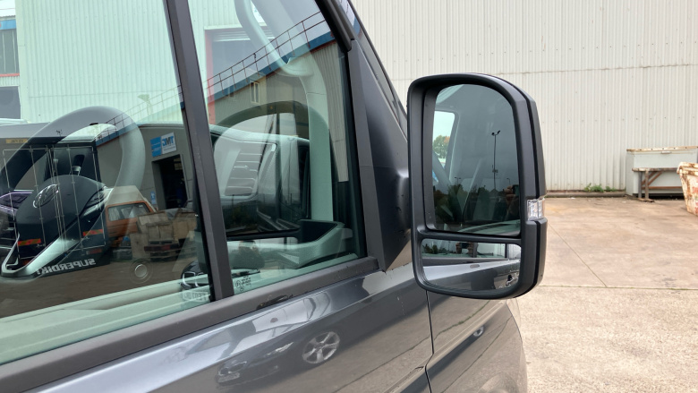 Volkswagen Crafter Cr35 Mwb Diesel Fwd 2.0 TDI 140PS Commerce Plus Low Roof Van